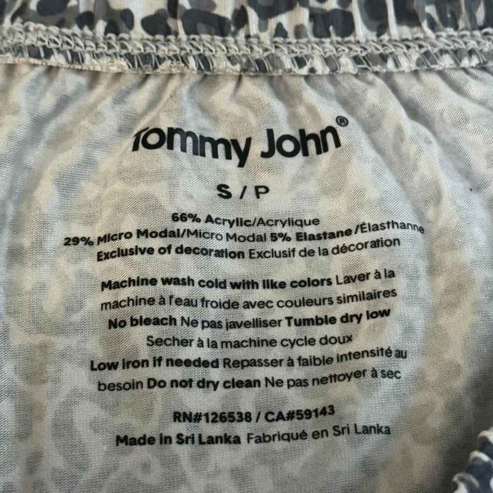NWOT Tommy John Pajama Set Pant/Long Sleeve Gray Leopard Women's Size  Small